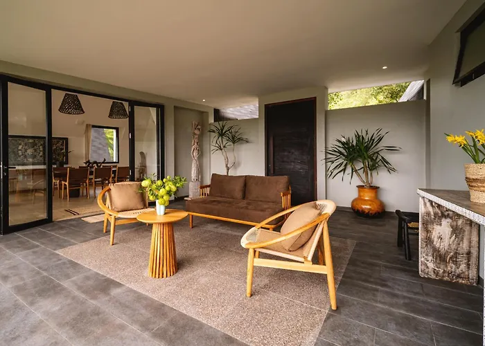 Buyan Lakeside Orman Evi Bedugul (Bali)