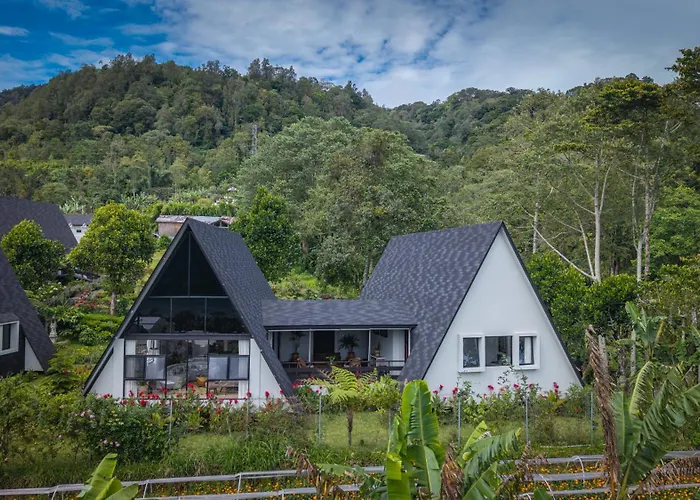 Buyan Lakeside Orman Evi Bedugul (Bali)
